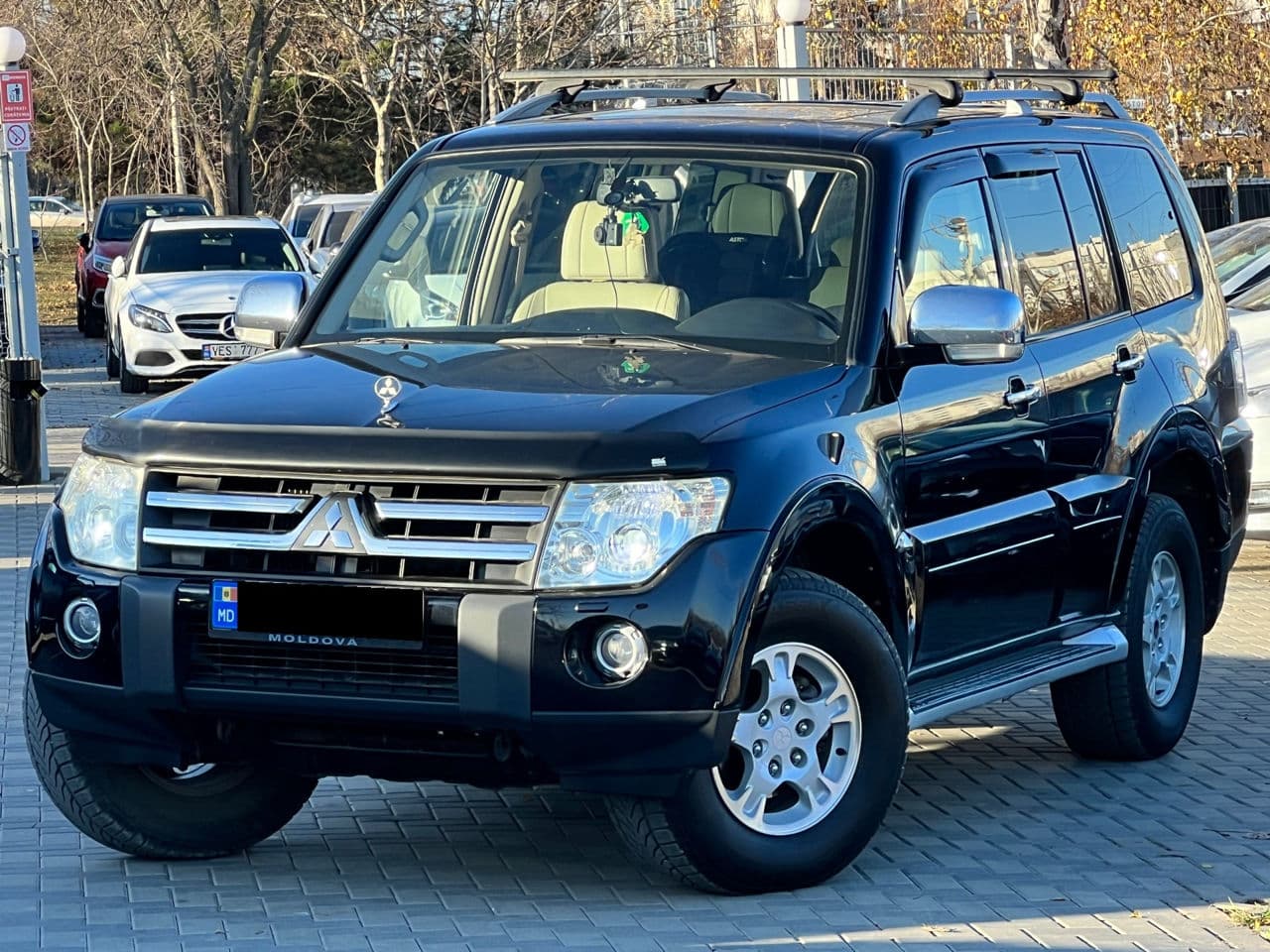 Mitsubishi Pajero 2009 — Миниатюра 3
