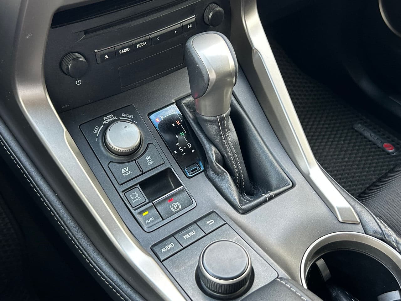 Lexus NX 300H 2015 — Миниатюра 12