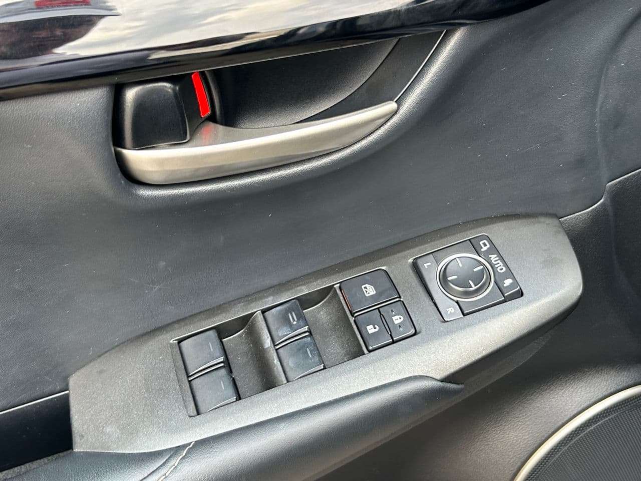 Lexus NX 300H 2015 — Миниатюра 6