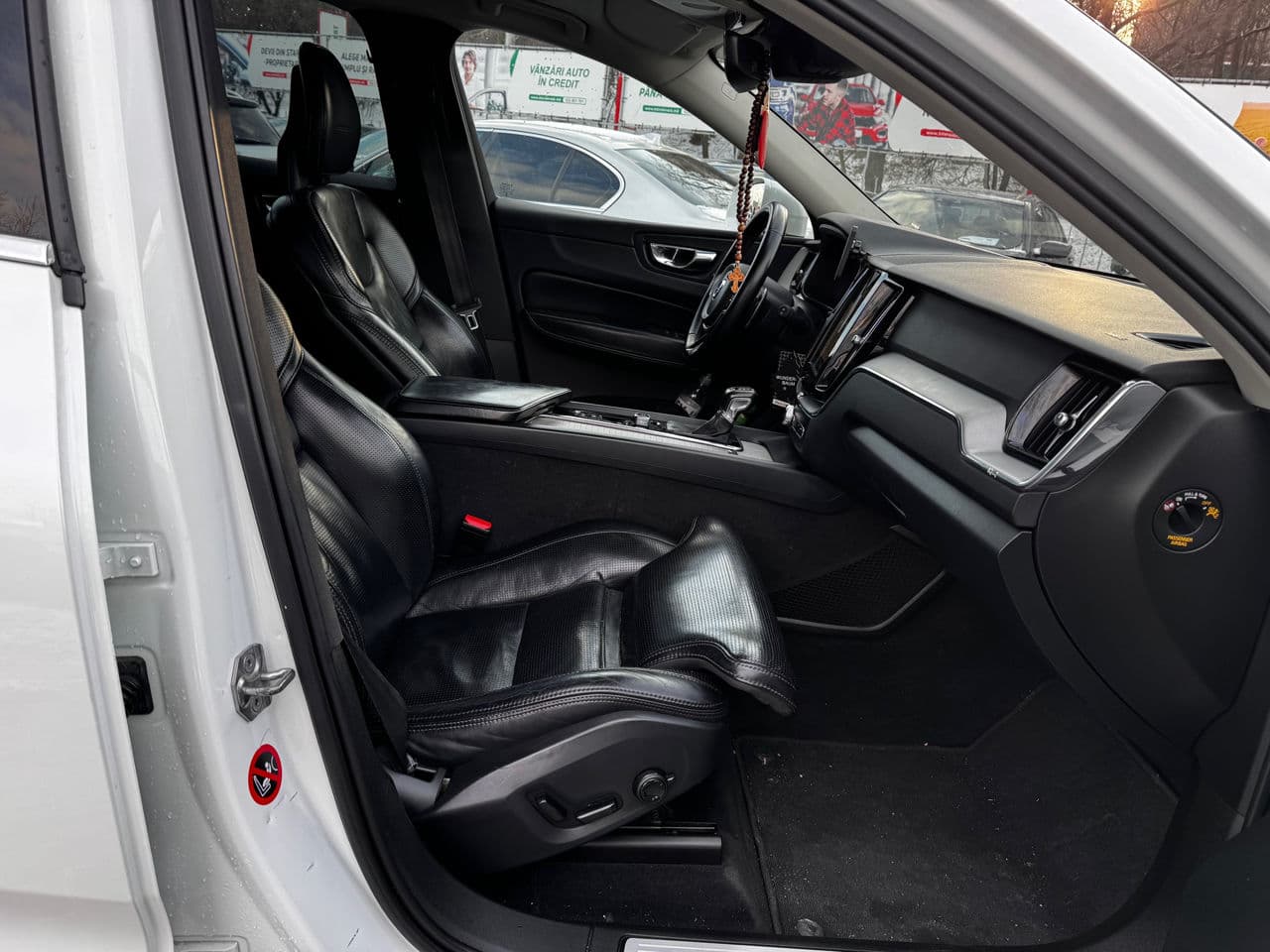 Volvo XC 60 2017 — Миниатюра 5