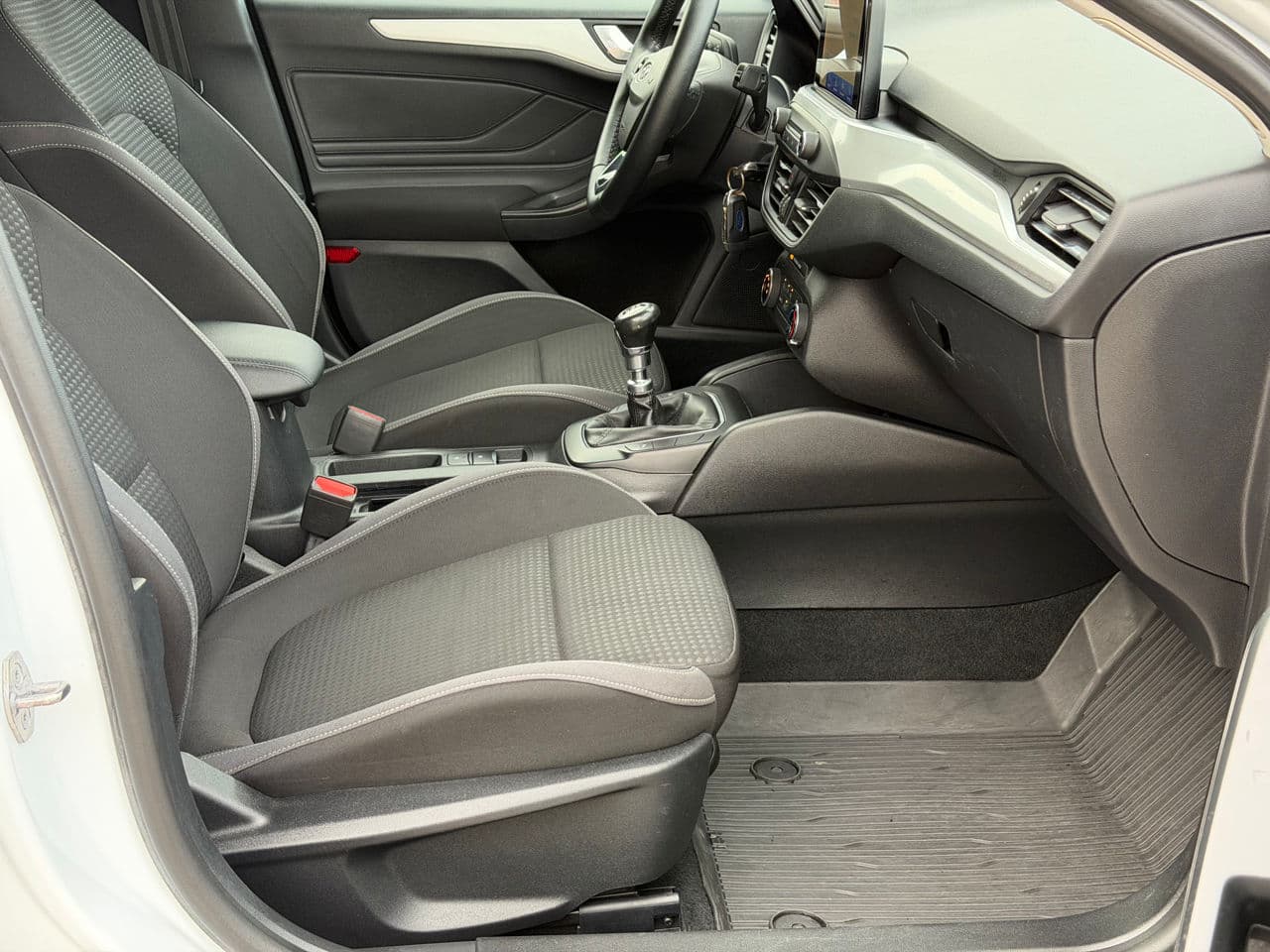 2019 Ford Focus — Miniatură 16