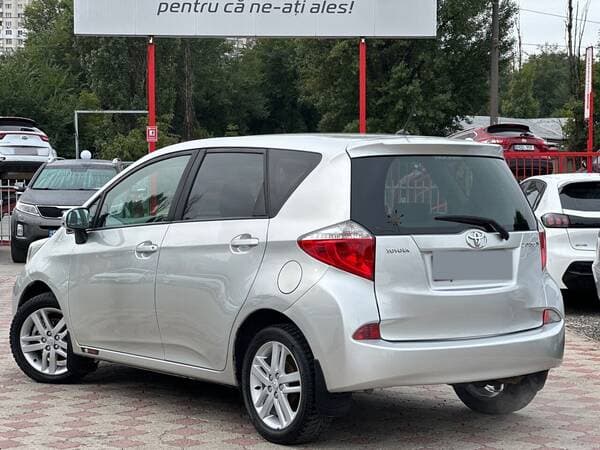 Toyota Verso S 2011 — Миниатюра 3