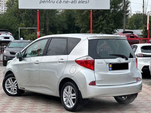 2011 Toyota Verso S — Miniatură 3