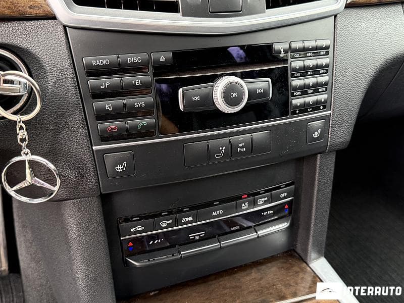 Mercedes E 200 2012 — Миниатюра 14