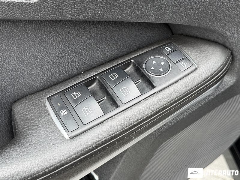 Mercedes E 200 2012 — Миниатюра 16