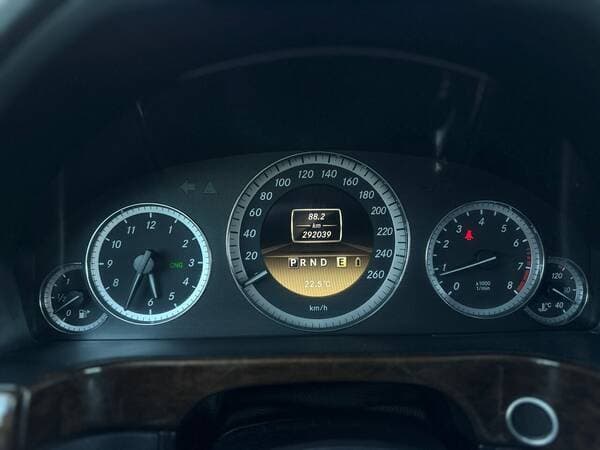 2012 Mercedes E 200 — Miniatură 18