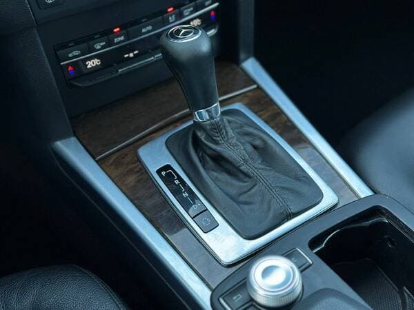 2012 Mercedes E 200 — Miniatură 11