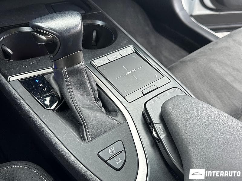 Lexus UX 250h 2020 — Миниатюра 11