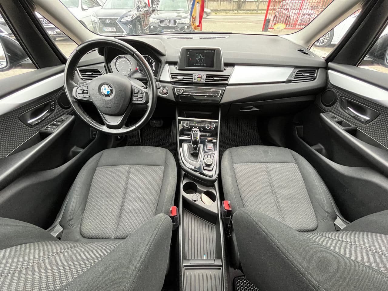 BMW 216d 2018 — Миниатюра 7