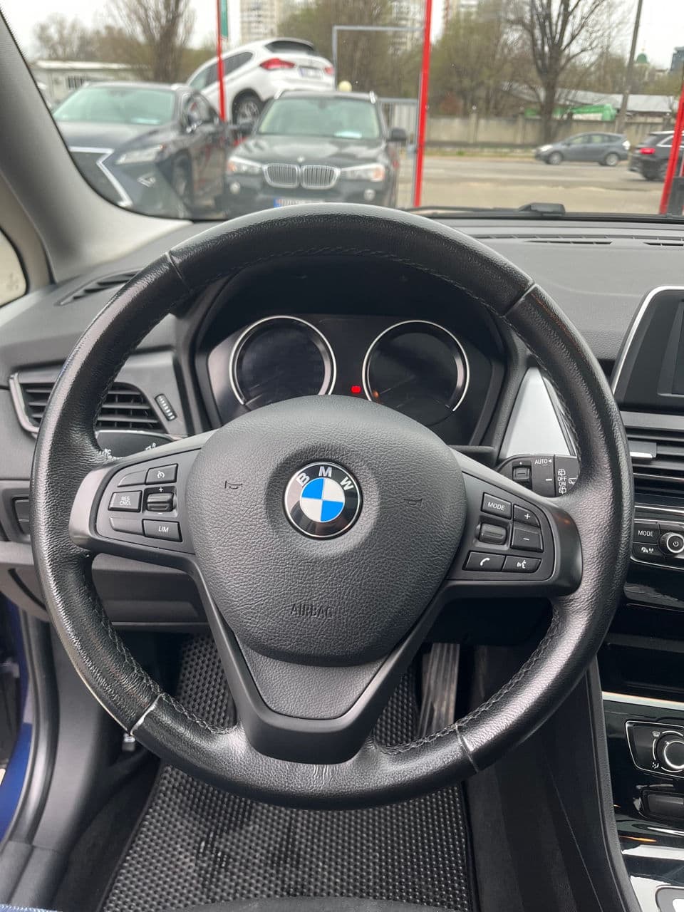 BMW 216d 2018 — Миниатюра 10