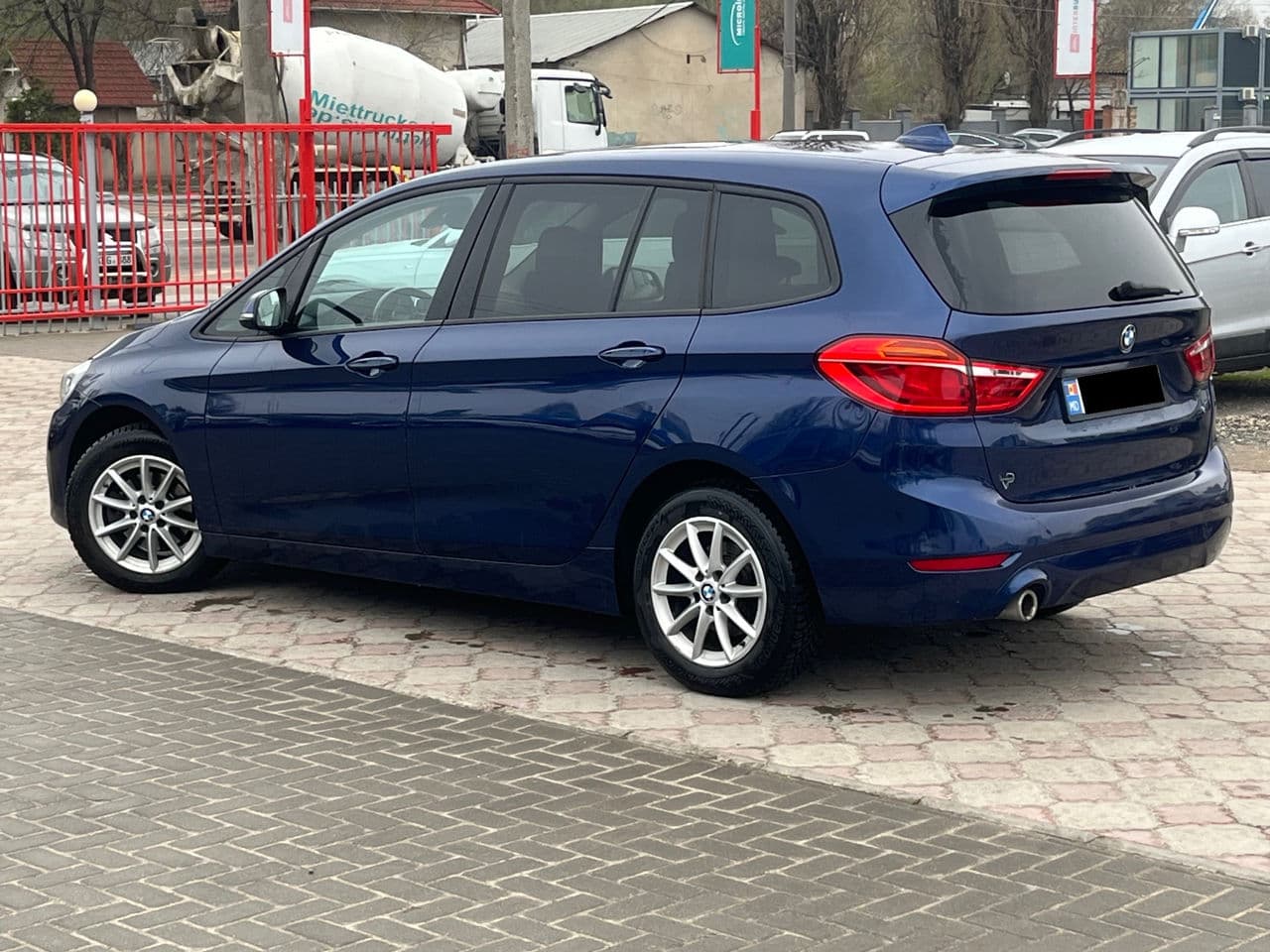 BMW 216d 2018 — Миниатюра 3