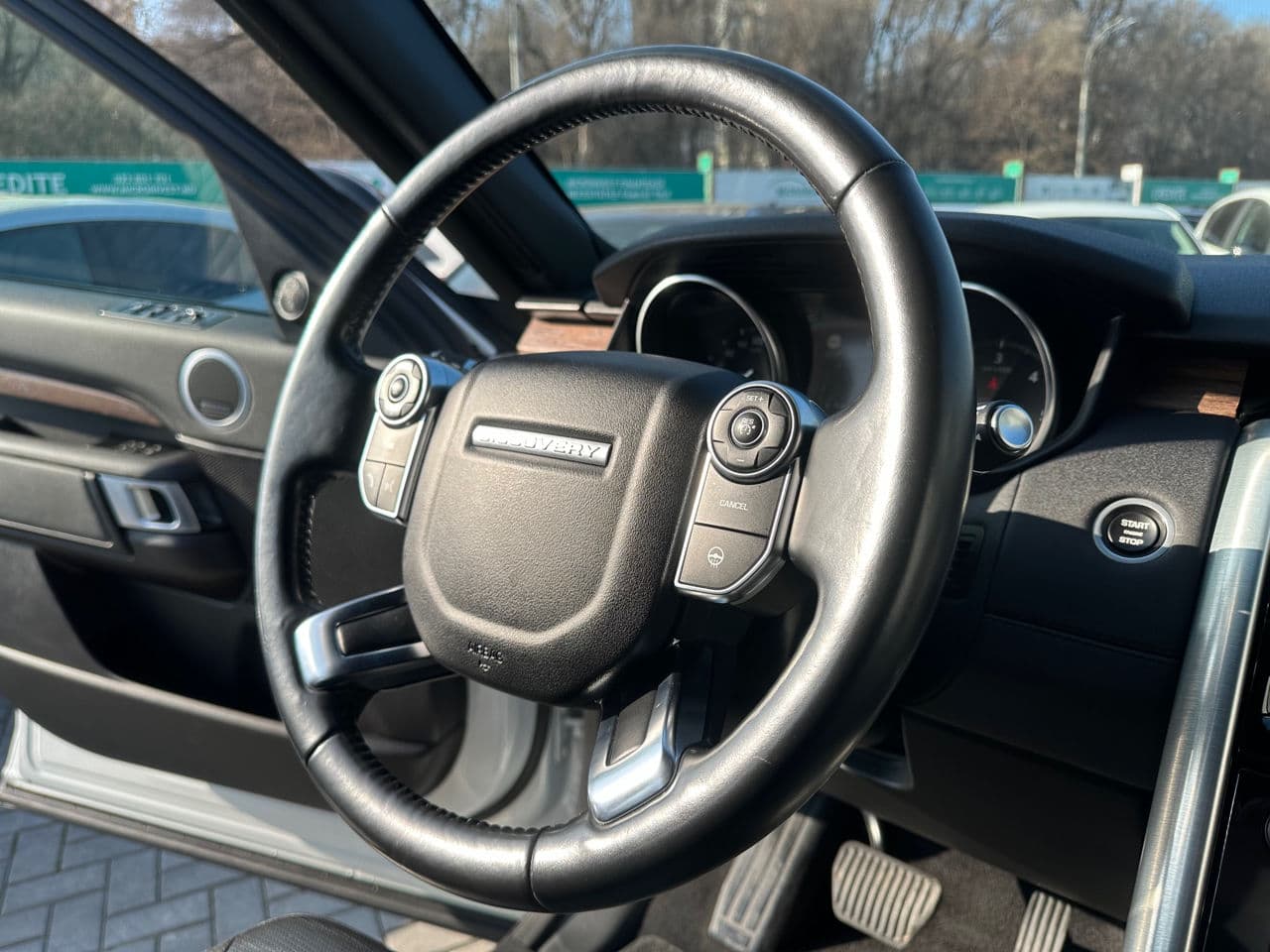 Land Rover Discovery 2017 — Миниатюра 7