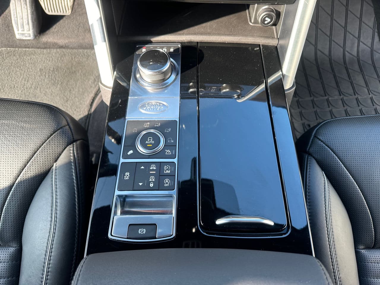 Land Rover Discovery 2017 — Миниатюра 12