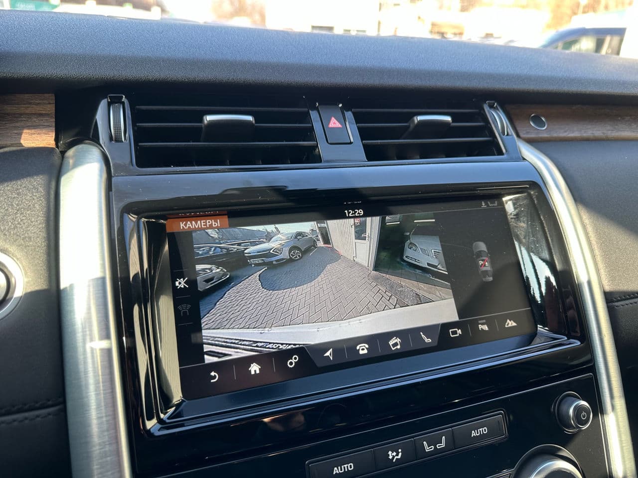 Land Rover Discovery 2017 — Миниатюра 10