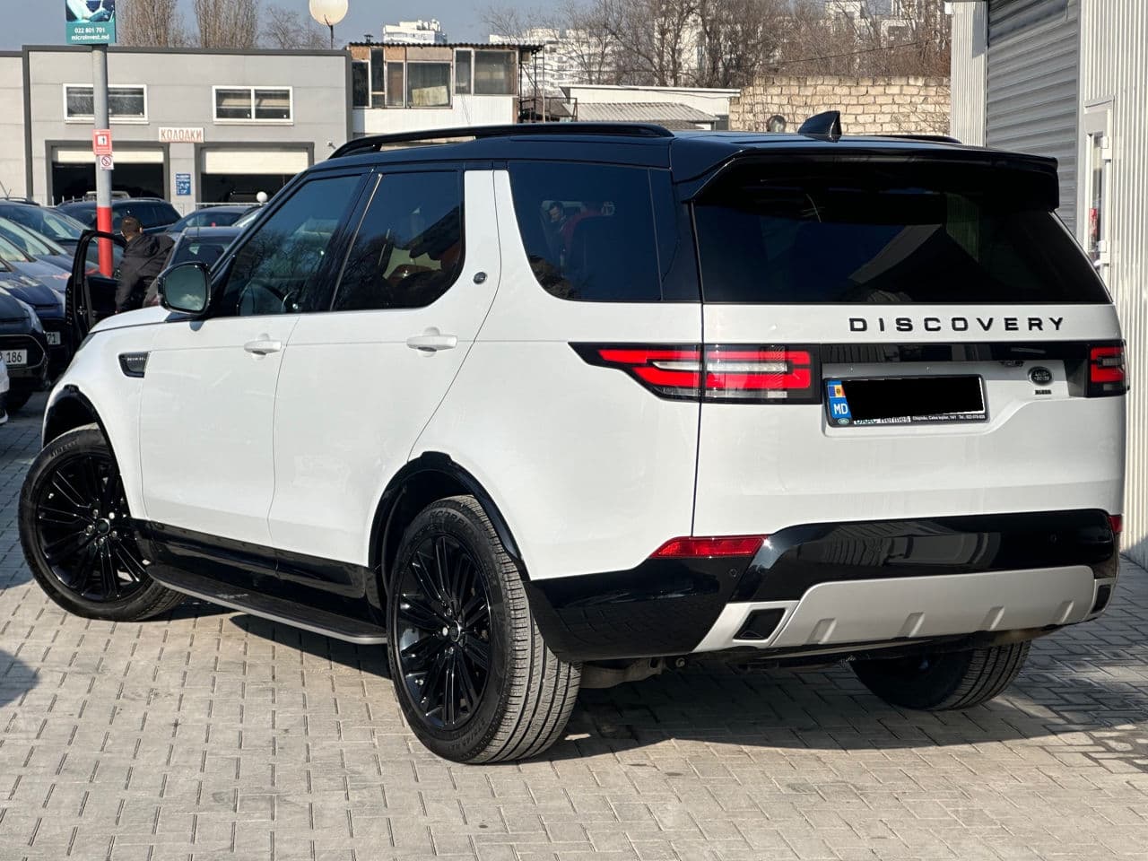 Land Rover Discovery 2017 — Миниатюра 2