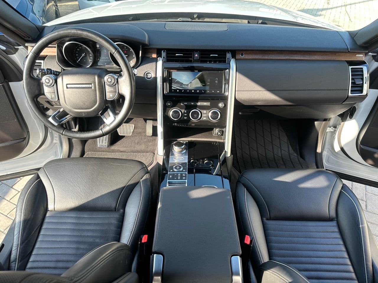 Land Rover Discovery 2017 — Миниатюра 8