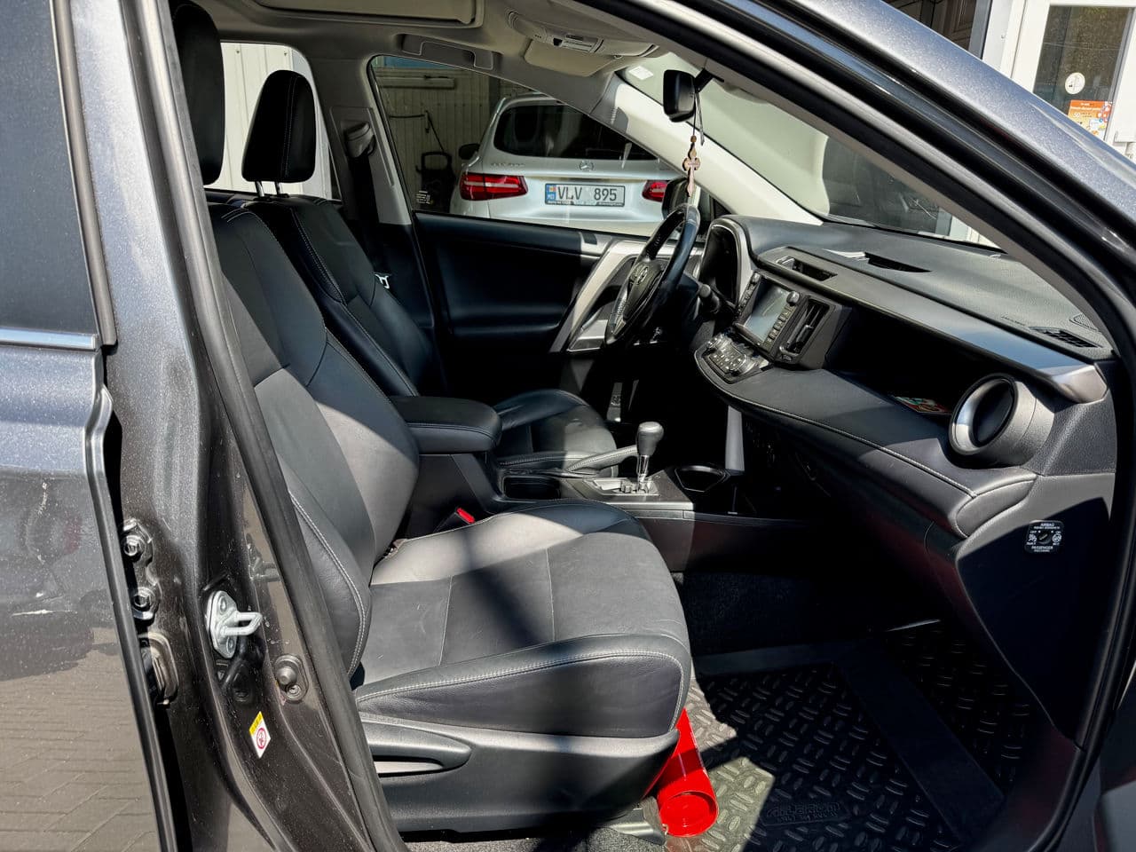 Toyota Rav-4 2018 — Миниатюра 5