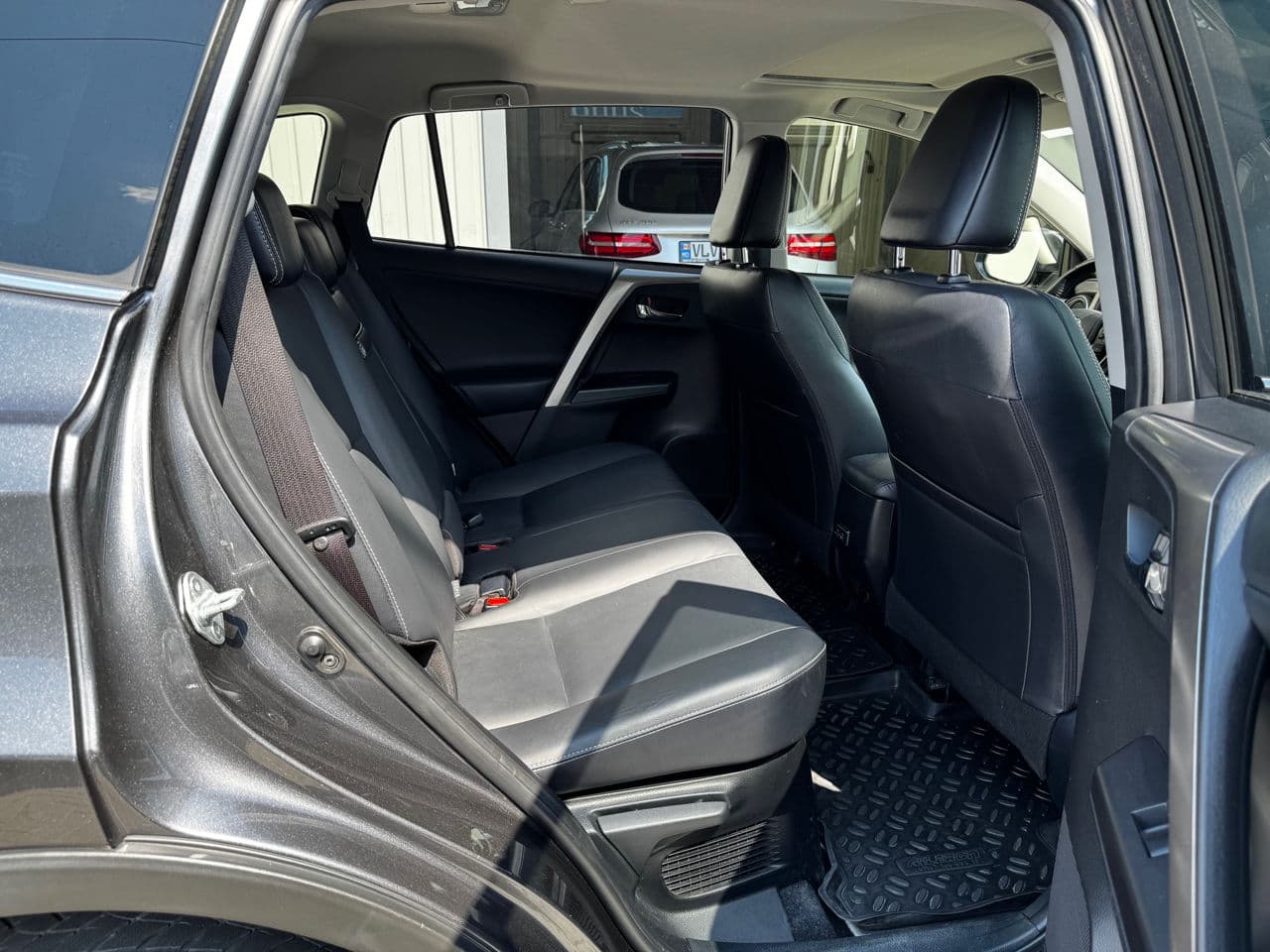 Toyota Rav-4 2018 — Миниатюра 18