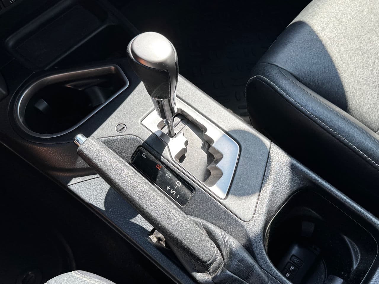 Toyota Rav-4 2018 — Миниатюра 11