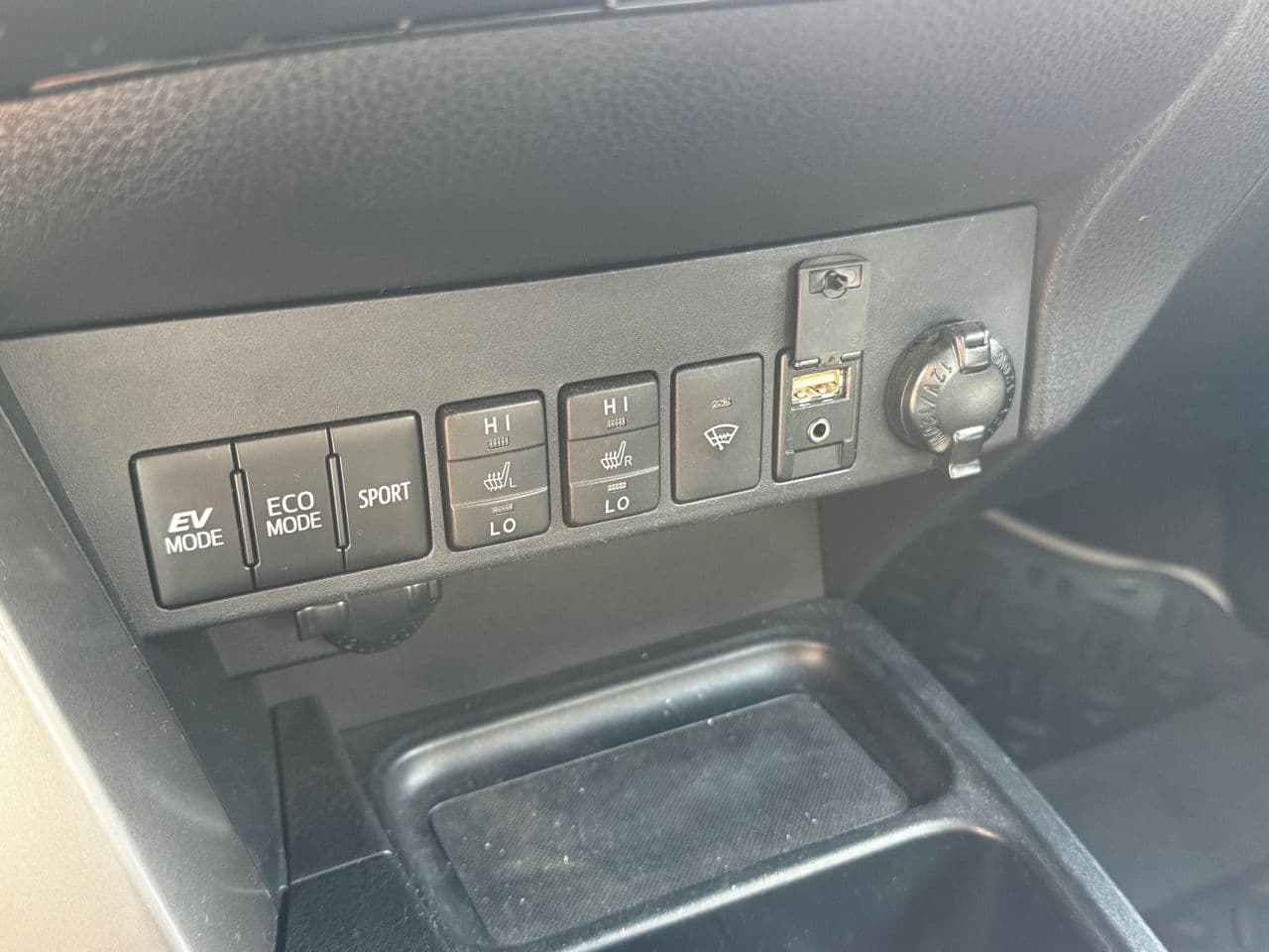 Toyota Rav-4 2018 — Миниатюра 12