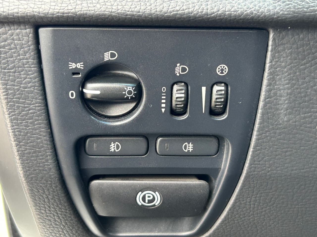 Volvo XC 90 2010 — Миниатюра 8