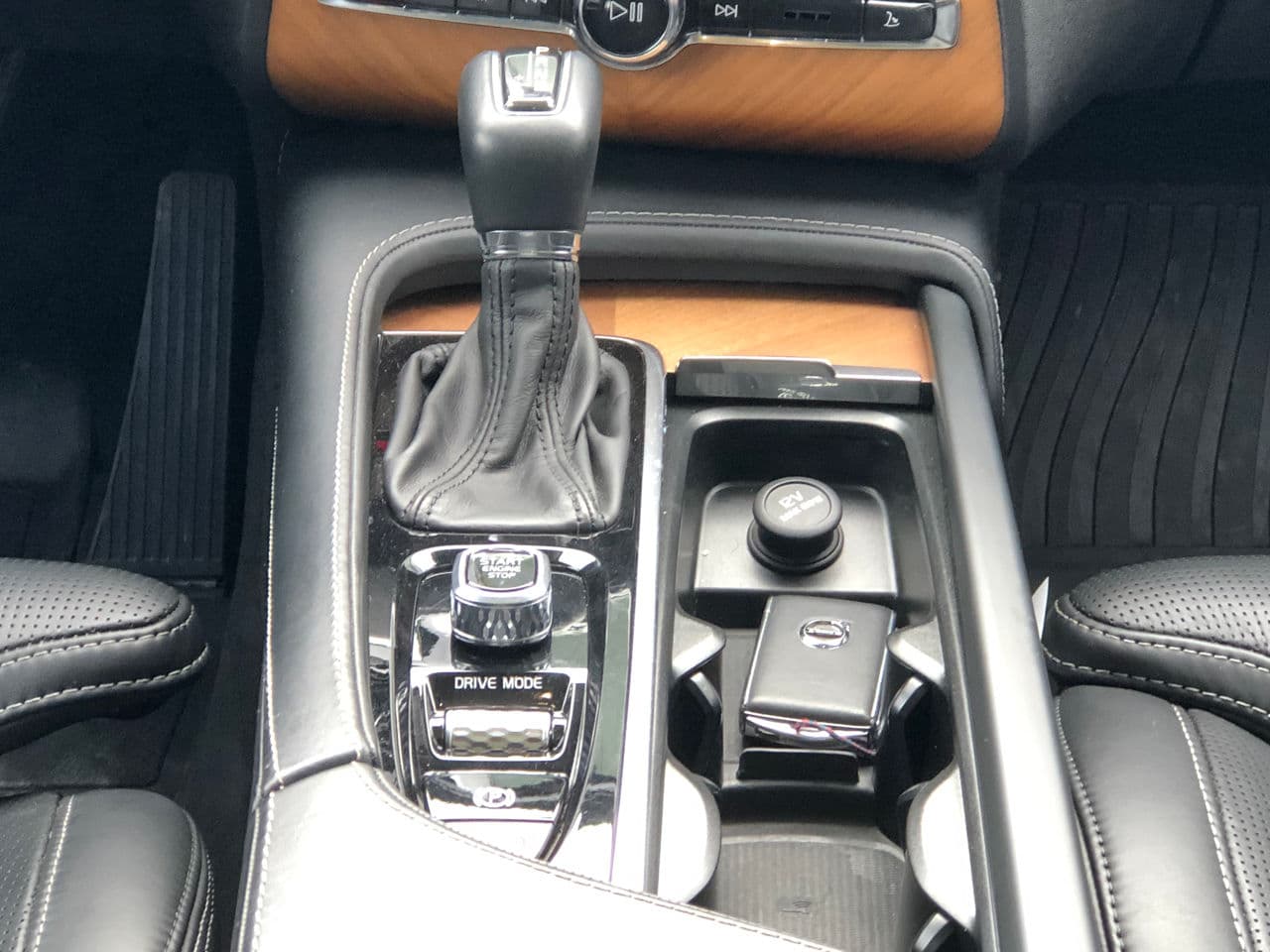 Volvo XC 90 2018 — Миниатюра 16