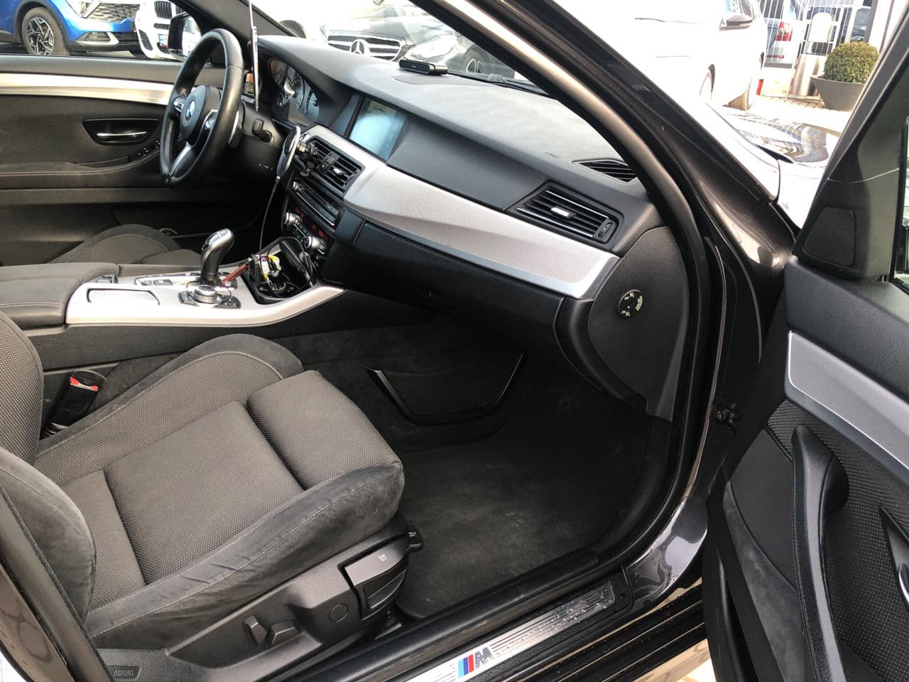 BMW 530 2011 — Миниатюра 12