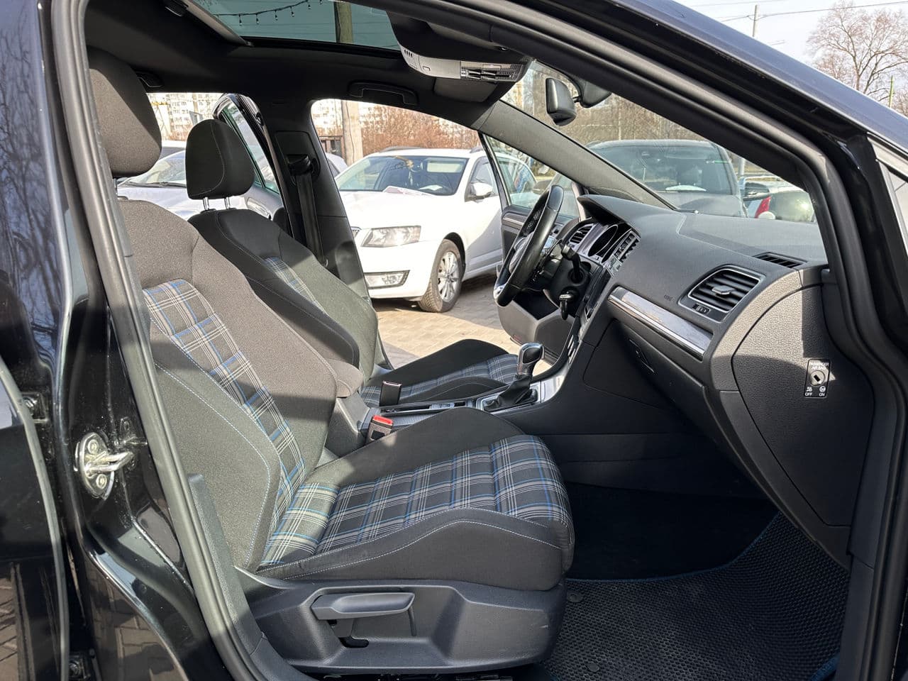 Volkswagen Golf GTE 2015 — Миниатюра 16