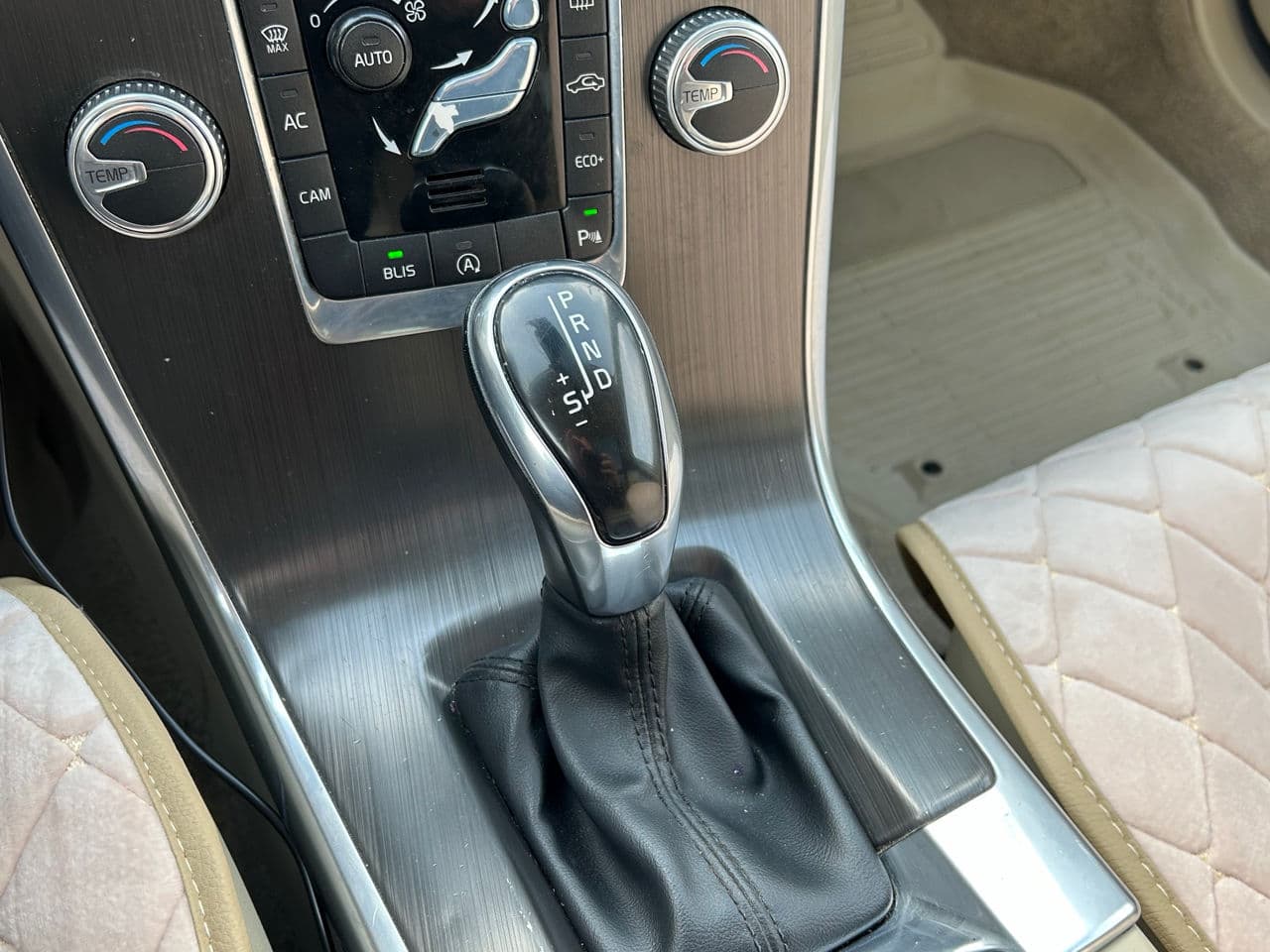 Volvo XC 60 2015 — Миниатюра 16