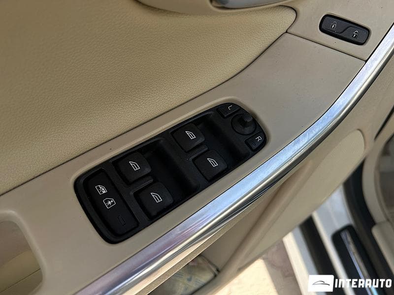 Volvo XC 60 2015 — Миниатюра 8