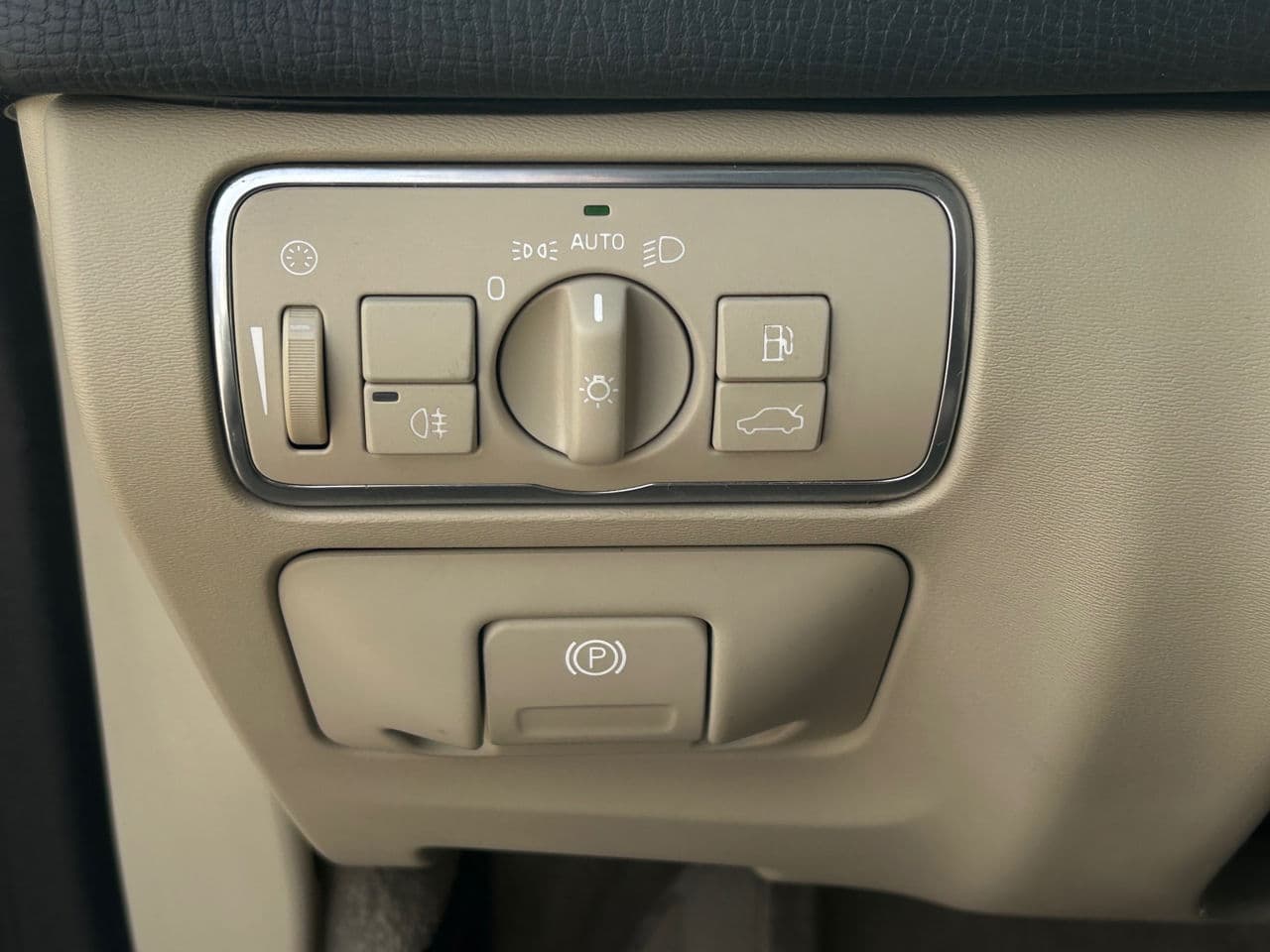 Volvo XC 60 2015 — Миниатюра 10