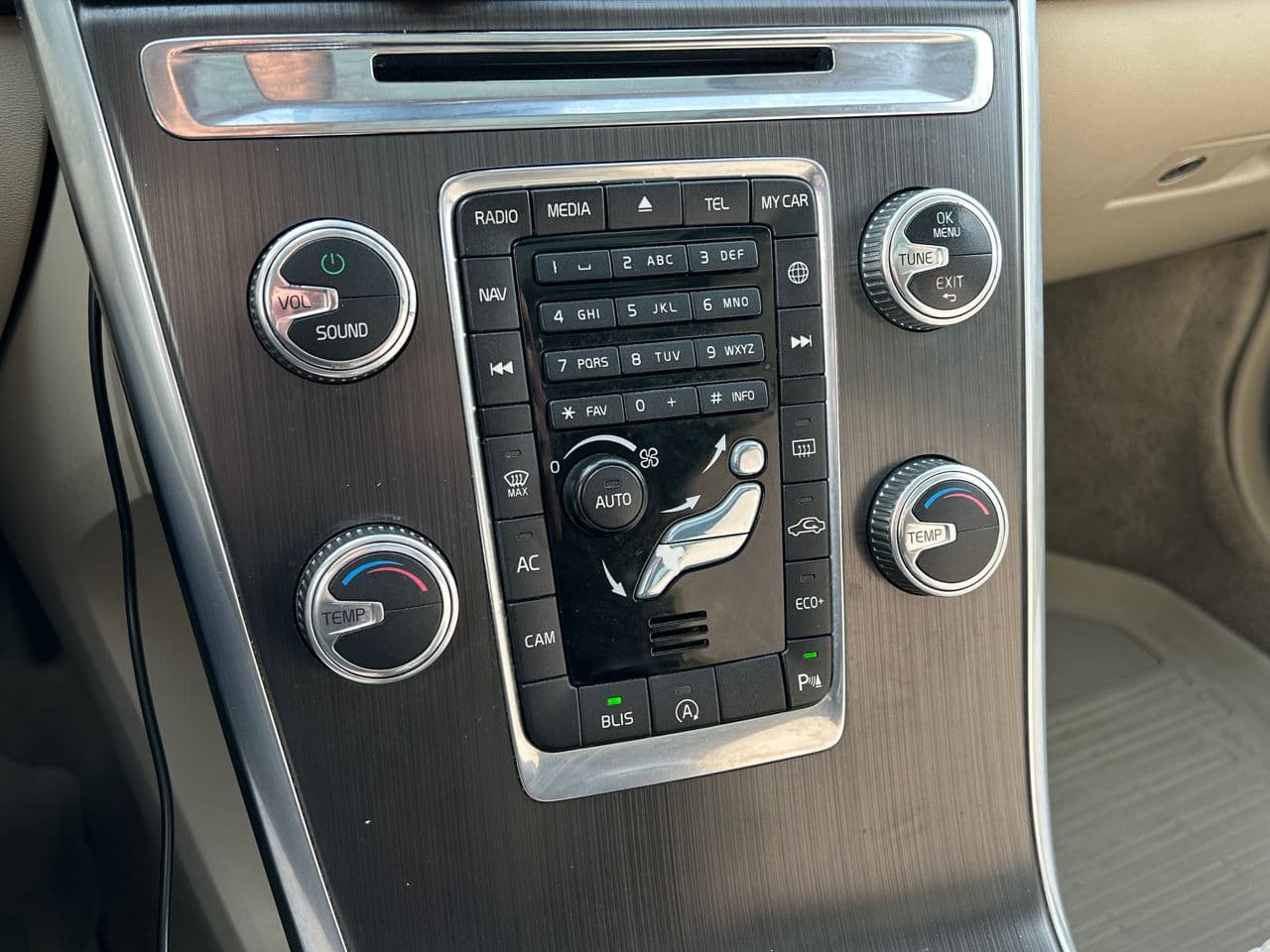 Volvo XC 60 2015 — Миниатюра 15