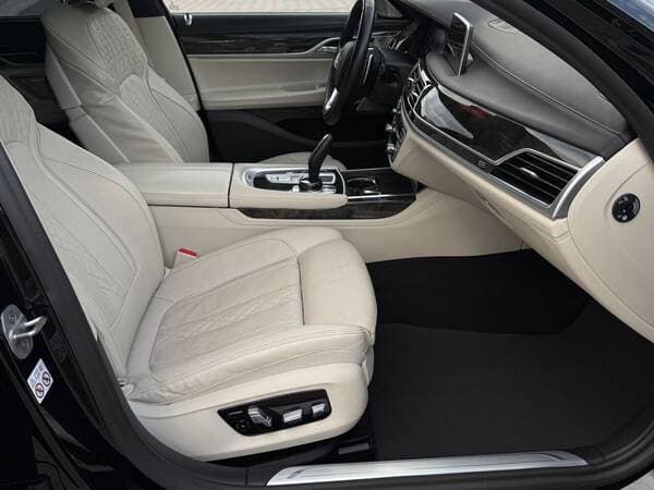 2020 BMW 730 — Miniatură 8