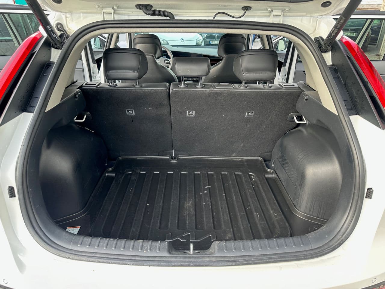 Kia Niro 2023 — Миниатюра 24
