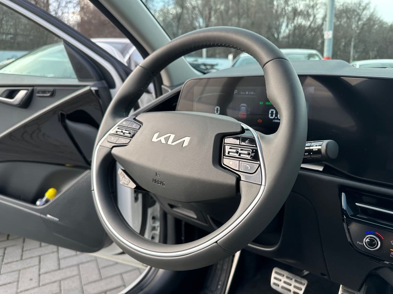Kia Niro 2023 — Миниатюра 8