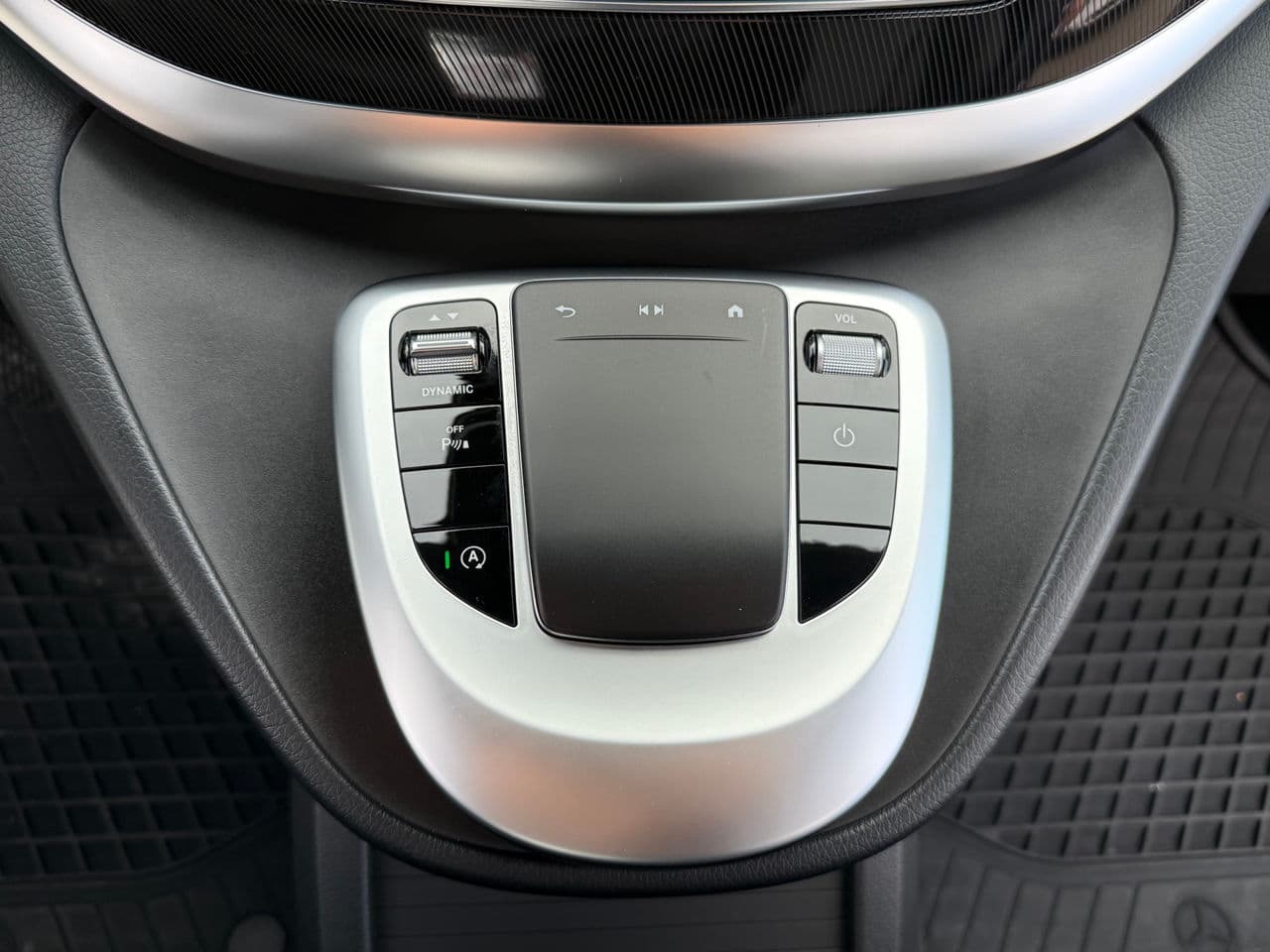 Mercedes V 220 2021 — Миниатюра 12