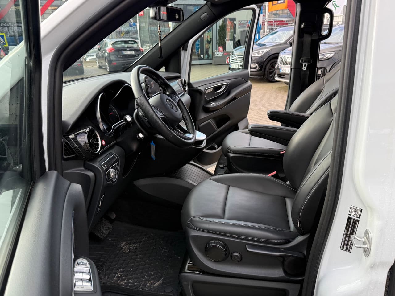 Mercedes V 220 2021 — Миниатюра 5