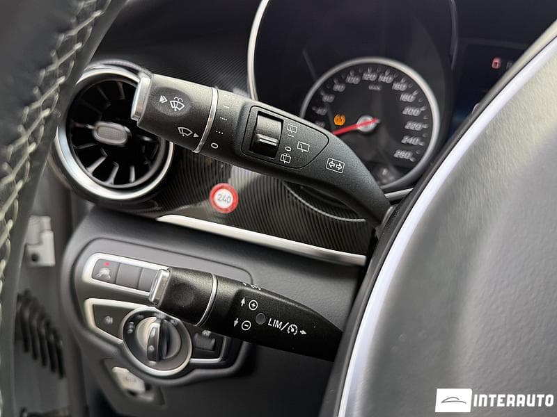 Mercedes V 220 2021 — Миниатюра 9
