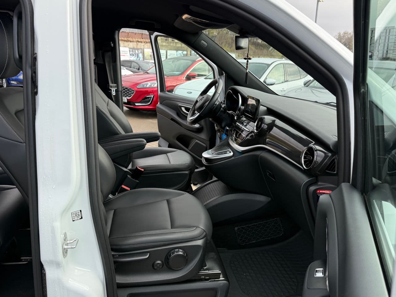 Mercedes V 220 2021 — Миниатюра 16