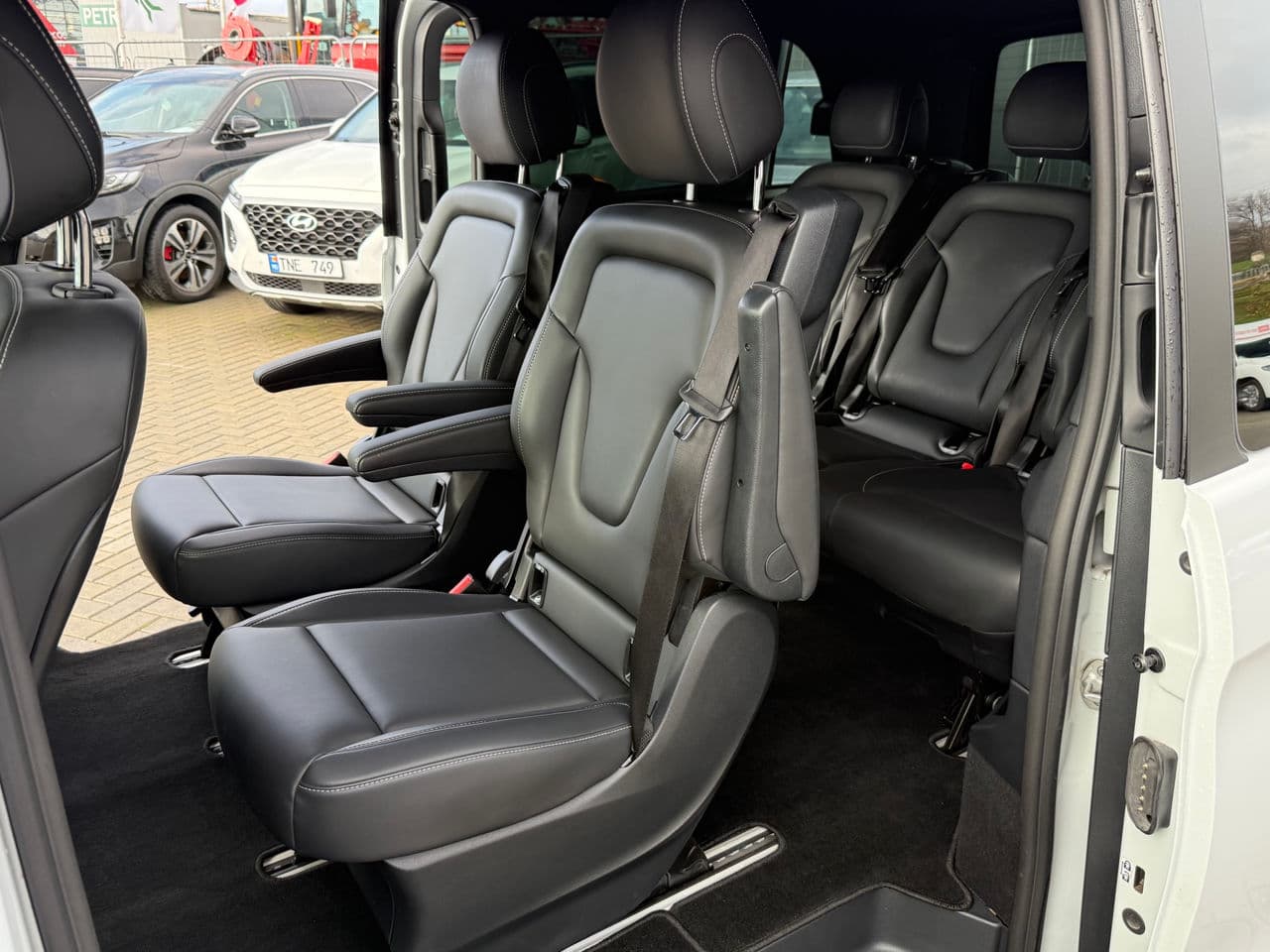 Mercedes V 220 2021 — Миниатюра 13