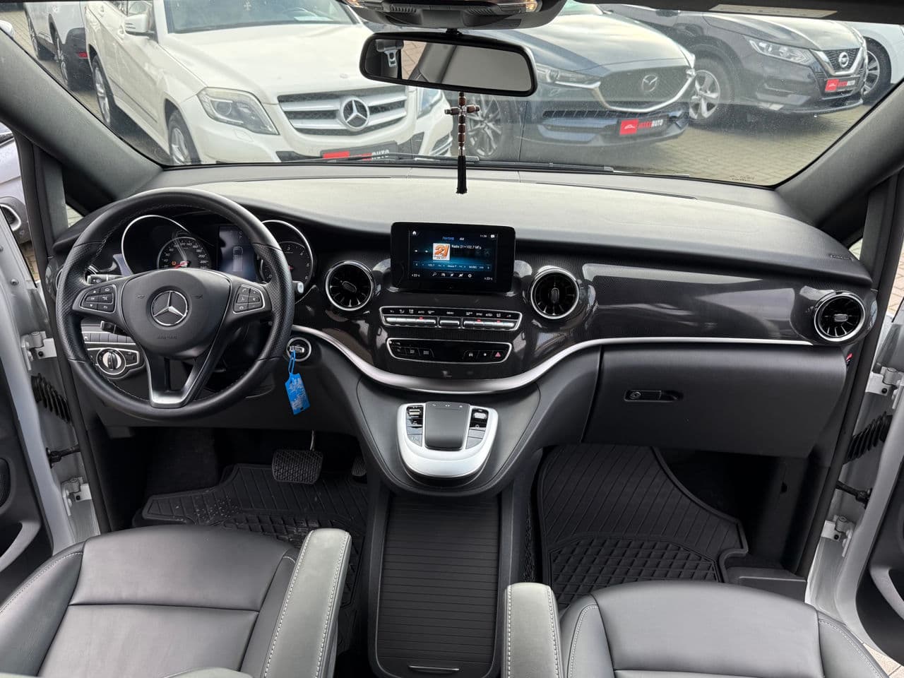 Mercedes V 220 2021 — Миниатюра 6
