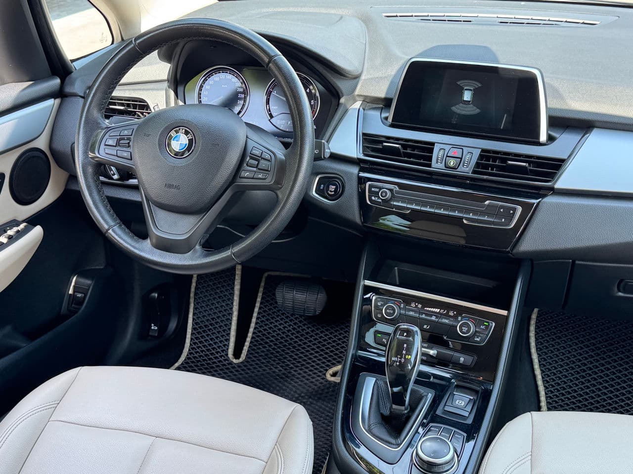 BMW 216d 2018 — Миниатюра 11