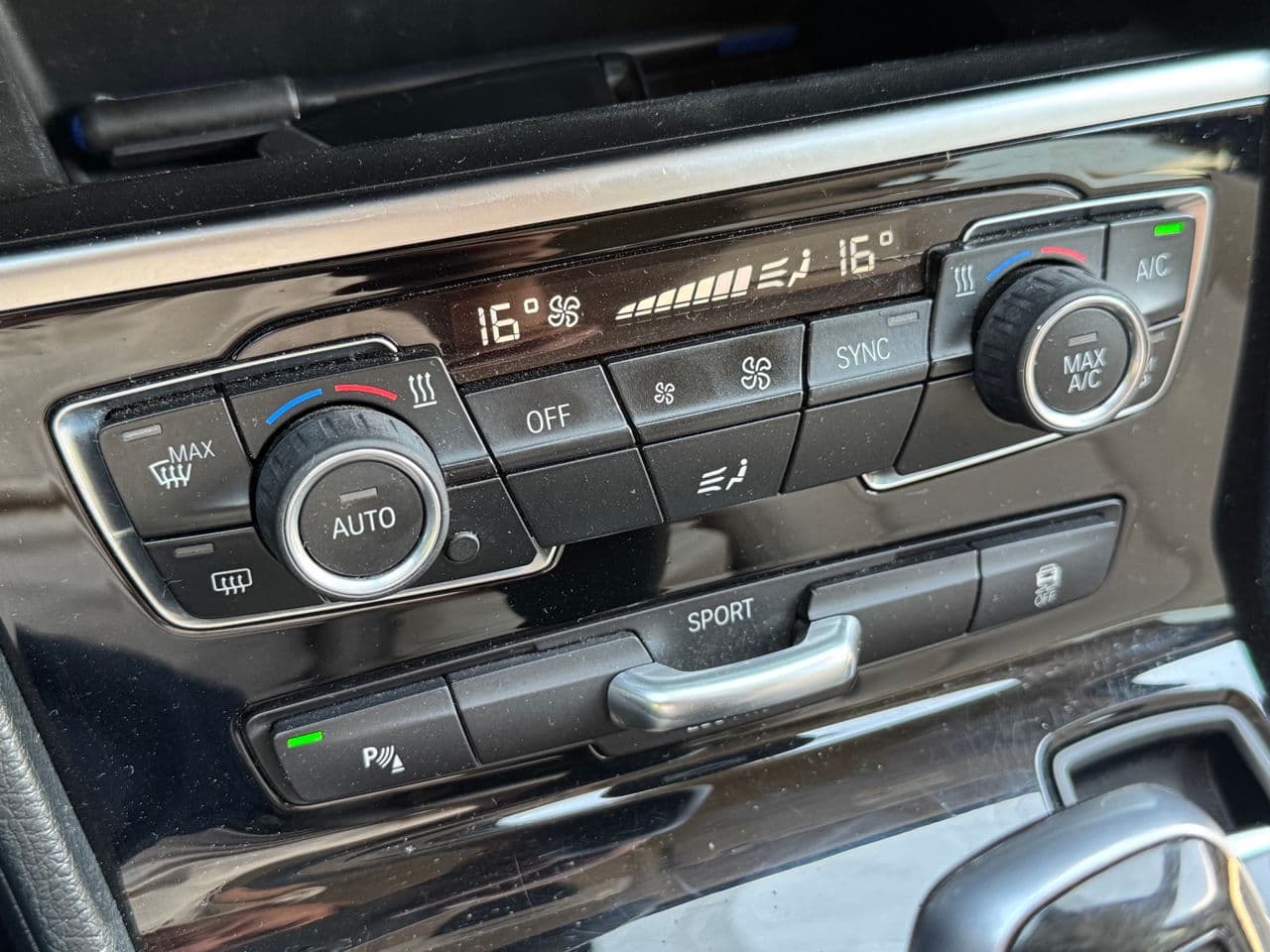 BMW 216d 2018 — Миниатюра 14