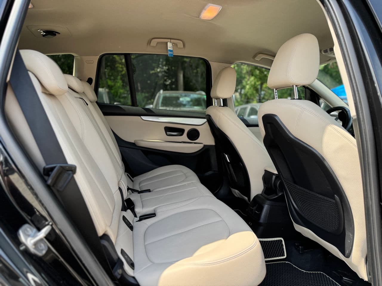 BMW 216d 2018 — Миниатюра 10
