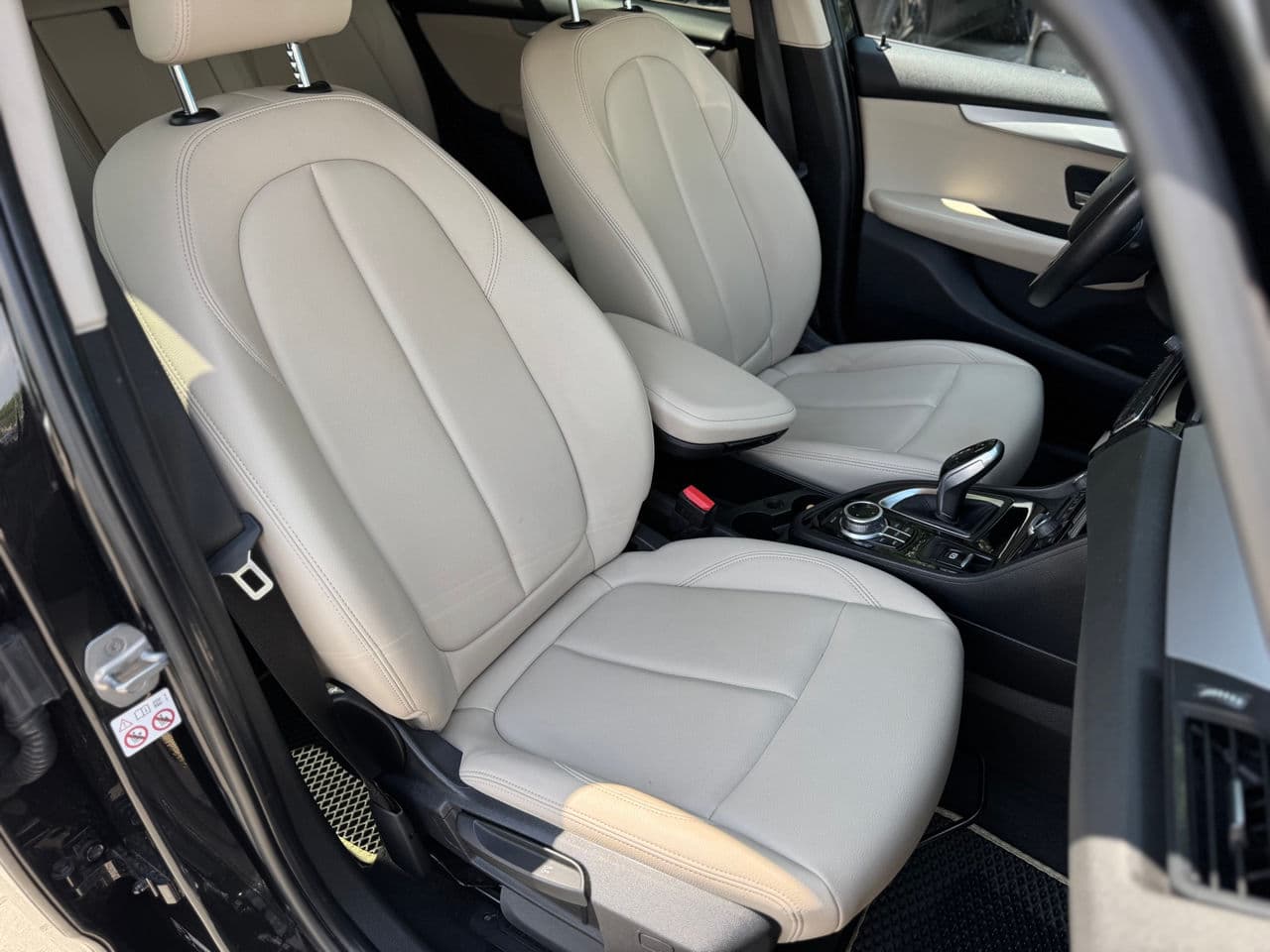 BMW 216d 2018 — Миниатюра 8
