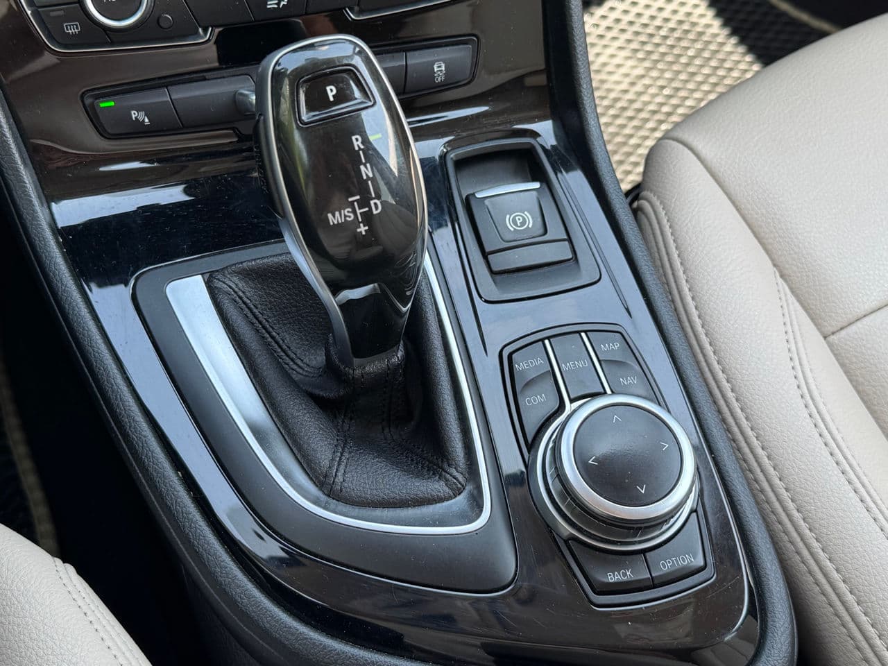 BMW 216d 2018 — Миниатюра 15