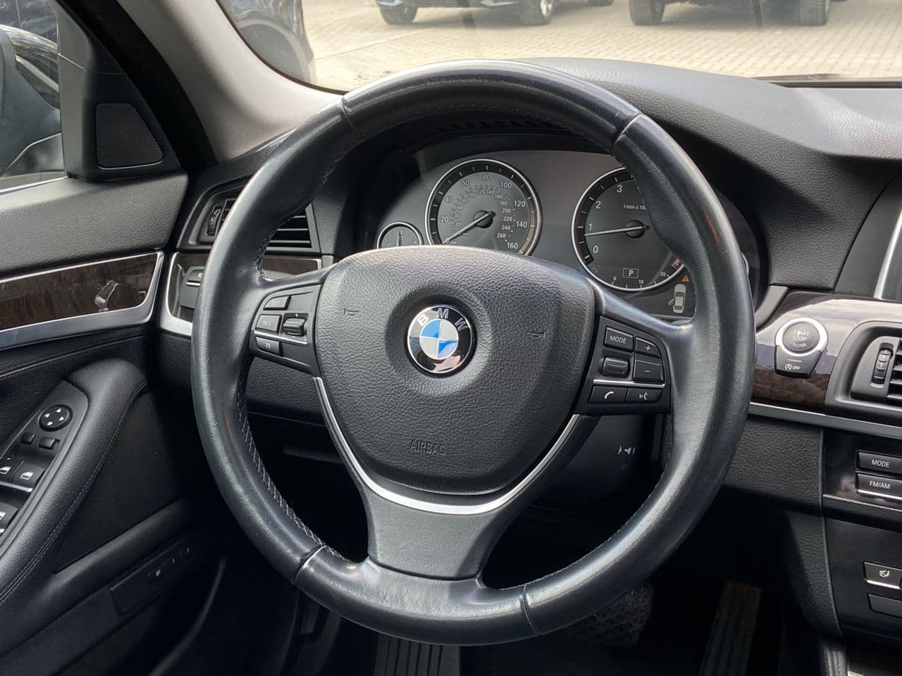 BMW 528 2015 — Миниатюра 8
