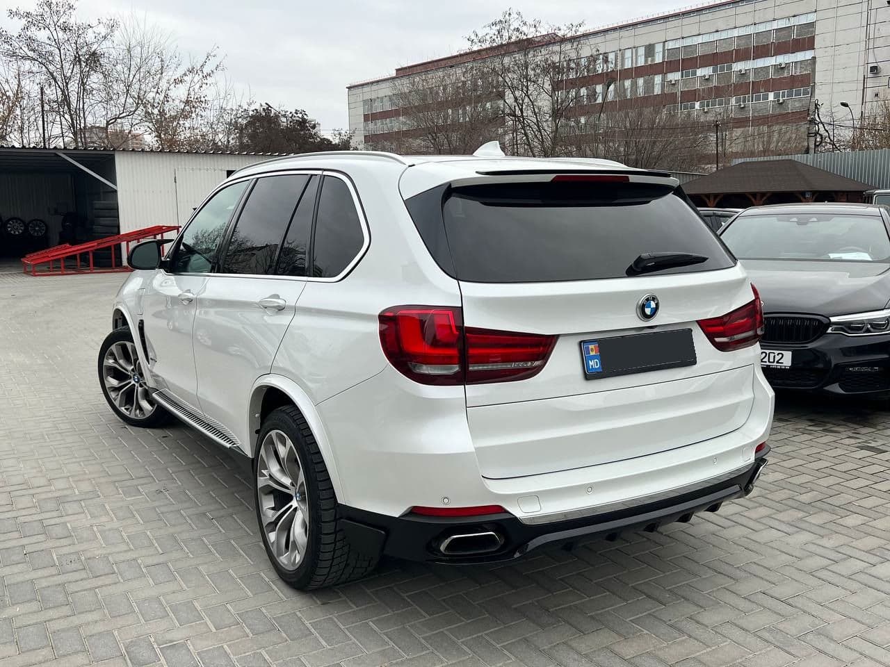 2017 BMW X5 4.0e — Miniatură 4