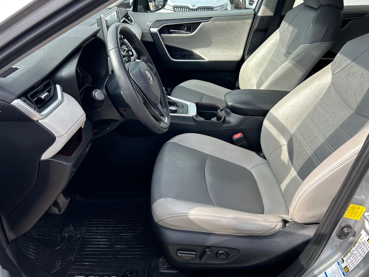 Toyota Rav-4 2019 — Миниатюра 9