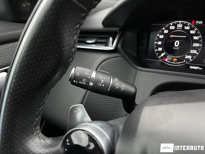 Land Rover Range Rover Velar 2017 — Миниатюра 15